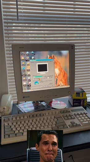 Emrah Retro Computer on Instagram: "In Windows 98 and ME, screen savers were little worlds of their own: fish drifting in aquariums, shapes floating through space, mysterious houses. You wouldn’t touch the mouse, just watch. Quiet, slow, and unforgettable. #retrocomputer #retrogame #90s #2000s"