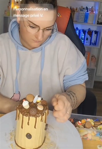 Bougie Led fonctionne avec pile AAA. 😊 Creation Artisanale en colle chantilly disponible sur mon Vinted Pro (lien dans ma bio) 👈 #pourtoiii #cocodiam #creationartisanale #collechantilly #bougieled