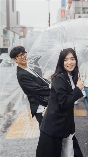 ANO Image／ANO影像-婚禮．登記．抓周．寵物寫真 on Instagram: "｜海外拍攝｜📍日本東京 🇯🇵2025年的東京拍攝 2026我們要來招募韓國濟州島啦🇰🇷 2026年韓國濟州島海外寫真火熱招募中！！！ 喜歡A-NO的小清新拍攝風格 怎麼能夠錯過濟州島 拍起來一定更有感覺！ 拍攝日期：2026年3月27日—4月3日（上午場、下午場、晚上街拍） 拍攝地點：韓國濟州島🇰🇷 拍攝項目：情侶寫真、親子寫真、全家福、旅遊拍攝 拍攝+妝髮只要台灣甜甜價：NT 19,000／組（包含男女生造型各一） 本次不加收攝影師及造型師的機酒 完全甜到要蛀牙的價格🔥 拍攝內容： 拍攝時間2小時（超時費用3000/hr) 好看的風格調色毛片全給，精修24張 自備便服一套（服裝色系搭配需與A-NO討論）、道具自備 名額有限快跟A-NO到濟州島一起開心拍照吧！ （不接受口頭預約，歡迎私訊詢問檔期、詳細資訊唷～） @pinkyleen @jinphotography_ @m