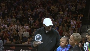 ‪We are proud to honor the memory of Oklahoma basketball legend Wayman Tisdale, who died 10 years ago today (May 15, 2009). On April 7 of that same year we presented him with the Thunder Devon Community Hero Award. Wayman’s spirit, courage and smile remain an inspiration to us all.‬ | Oklahoma City Thunder