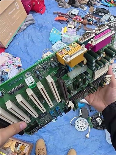 Am luat o placă cu 30 de lei. Pe net 130€ fără să știu 😱