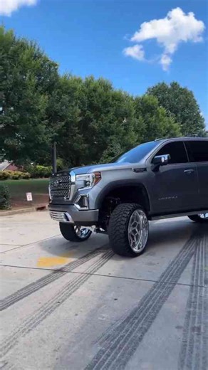 37 Tires on 28 Wheels is the Look