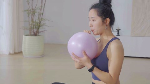 YR Pilates Ball 9.8 Inch Small Exercise Ball, Mini Yoga Ball for Stability, Pilates, Core Training, Physical Therapy, Green