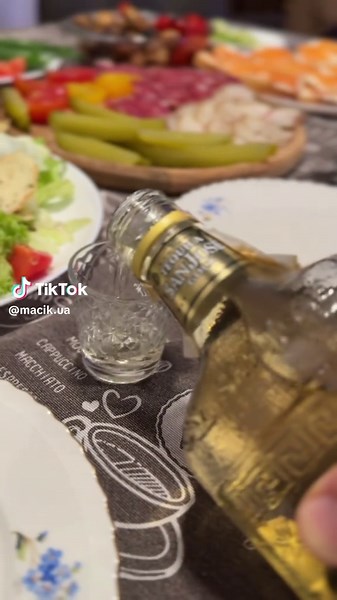 Відео користувача macik.ua (@macik.ua) з композицією «оригінальний звук - ꧁🇺🇦🔱Роман Романченко꧂»
