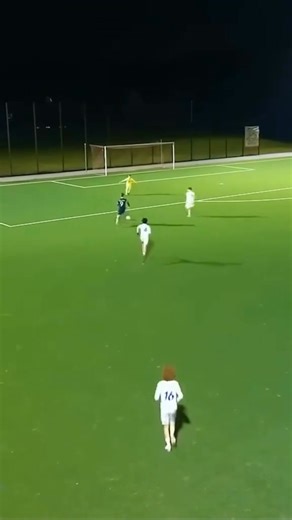 ⚽ Ejercicio de salida de balón combinativa. Diseñado para mejorar la progresión del juego desde la base, priorizando el pase, la toma de decisiones y la ocupación inteligente de espacios. Ideal para potenciar el juego posicional y la construcción colectiva 👟 📲 Descarga la app y accede a 500 ejercicios: 👉 Android: https://play.google.com/store/apps/details?id=com.sekou.futbolbasetotal 👉 iPhone: https://apps.apple.com/us/app/fútbol-base-total/id6502387593 #FútbolBase #Entrenadores #Entrenamien