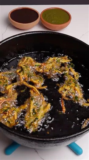 How to Make Perfectly Crispy Pakoras Every Time | Street Style Veg Pakora Recipe