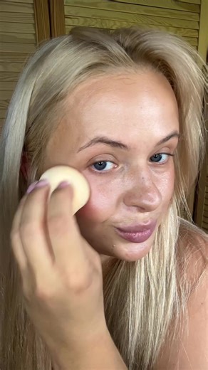 Delikatny Make-Up z Rimmel Multitasker, Max Factor i Astra Cosmetics