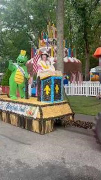 Storybook Land’s 71st Birthday parade with Bubbles the dragon mascot Santa #mascot #parade #birthday