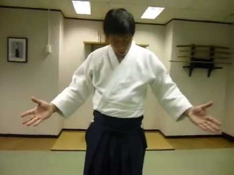 Aikido - How to wear a hakama