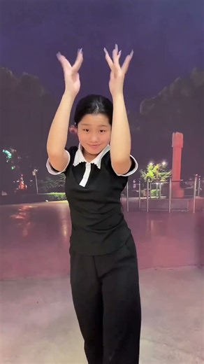 Apple Fragrance DJ Finger Dance & Lip Sync Fengbao's Expressive Performance Chinese Folk Song Cover