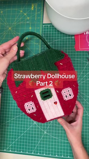 Strawberry Dollhouse: Adorable Plastic Canvas Creation