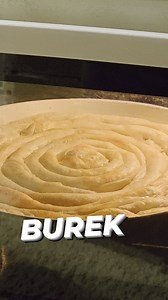 Ubrzano se peče burek. Ako vas zanima recept, potražite ga u komentarima #marininakuhinja #recept #burek | Najbolji domaći video recepti