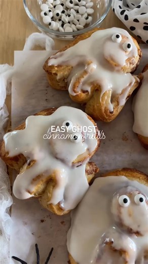 16K views · 115 reactions |  These Ghost Cinnamon Rolls are so fun to make for Halloween! Perfectly festive for spooky season and deliciously easy! ✨ The ultimate Halloween morning treat! Check the full recipe here: https://homemadeheather.com/ghost-cinnamon-rolls/ | Homemade Heather | Facebook
