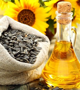 Sunflower Oil For Hair: 11 Proven Benefits & Usage Tips