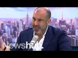 Suits star Rick Hoffman (Louis Litt) learns Kiwi lingo on The AM Show | Newshub