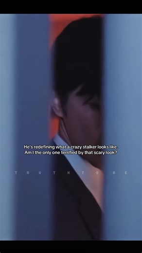 He’s redefining what a crazy stalker looks like 😂 Am I the only one terrified by that scary look? 🤣 #ToMyShore #haoyiran #yunqi