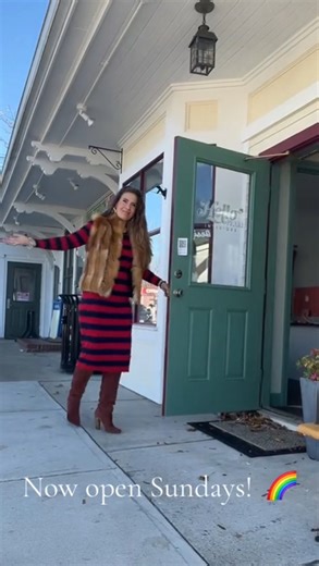 Please help us welcome Elizabeth to the Hello Pearl Team 🎉 Stop in on Sundays and say “hello” 👋 Open from 10 am to 4 pm ✨ 99 Main Street N. Easton 🌈 | Hello Pearl Interiors