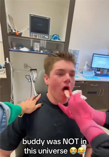 The interesting moment after having wisdom teeth extracted.#funny #anesthesia #wisdomteeth #comedy #fyp