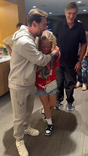 1.4M views · 10K reactions | Messi with Zoe Mahomes, sister of Patrick Mahomes. | Football News Club | Facebook