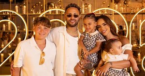 Neymar Jr. reúne Bruna Biancardi e os filhos em Réveillon luxuoso e detalhe chama a atenção
