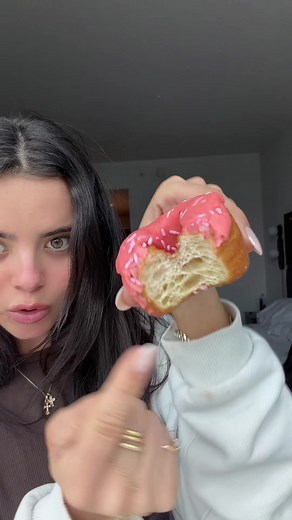 Cronut Review: Alix Earle & Ashtin Earle Try a Cronut
