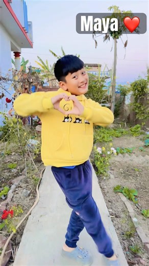 Ma ta maya lauchu #nepalisong #viralvideo #dance #nisluxshorts