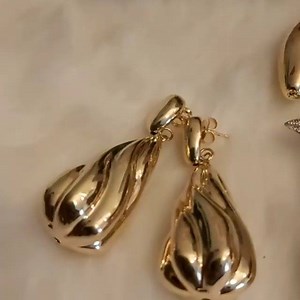 Visit @adunnigold_jewelry YOU CAN HARDLY DIFFERENTIATE THIS BEAUTIFUL BRAZILIAN GOLD PLATED EARRINGS FROM THE REAL 18CARAT GOLD. CLASSY AND UNIQUE BRAZILIAN GOLD PLATED EARRINGS 100% BRAZILIAN GOLD PLATED LIGHT WEIGHT SKIN FRIENDLY TARNISH FREE AVAILABLE FOR IMMEDIATE POSTAGE. CONTACT VIA INBOX/DM OR WHATSAPP MSG ONLY ON 447404829995 SHOP FOR CLASSY AND UNIQUE JEWELRY FROM ADUNNI GOLD JEWELRY STORE. HOME OF EXQUISITE AND DAINTY JEWELLERY. ALL AVAILABLE FOR IMMEDIATE POSTAGE ONLY. CONTACT VIA INB
