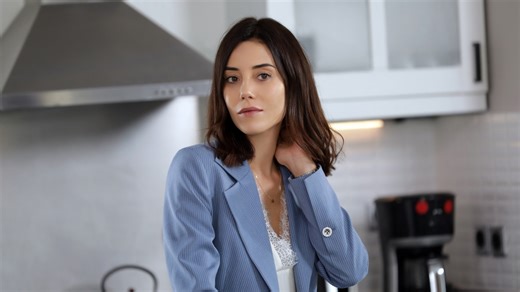 Continúa el romance entre Cansu Dere y España: nueva visita de la reina del fenómeno turco a Madrid