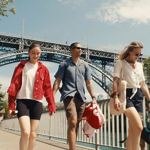 10K views · 23 reactions | Gewinne den Camper der Rivella-WG.  Heute sind sie in der Hauptstadt unterwegs. Wusstest du eigentlich, dass in Bern insgesamt 21 Brücken über die Aare führen?  Schau dir jetzt das Video an und mach beim Gewinnspiel mit. Klicke auf den Button, um zu erfahren, wie es funktioniert. #DaheimAmWasser #RivellaWinACamper #MercedesMarcoPolo #Rivella #WoImmerDeinDurstDaheimIst | Rivella | Facebook