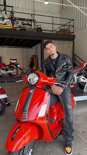 Discover the Vespa GTS 300: Elegant Style and Powerful Performance