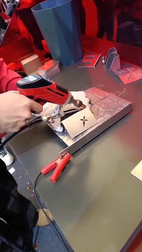 mini #aircooled #handheld #laserweldingmachine , small size and easy to carry