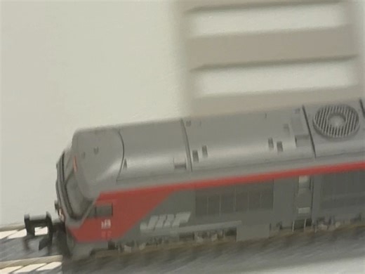N scale train is running beginner layout  set DF200