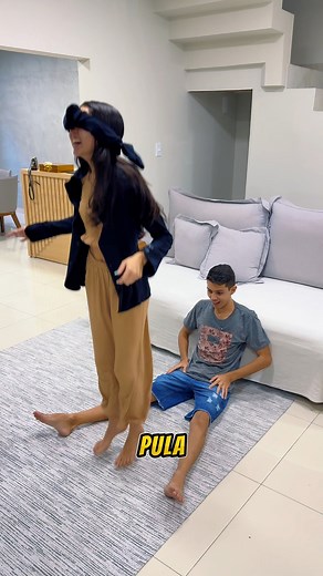 1.8M views · 44K reactions | Pula #meme #humor #comedia #casal | Chiquinho | Facebook