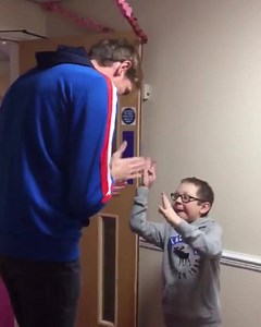 358K views · 5.3K reactions | Peter Crouch teaches a young fan his iconic robot dance during a hospice visit... 烙 This is class...   TW: jayhscfc | SPORTbible | Facebook