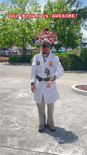 Universal Studios - meeting Doc Brown from Back to the Future! #backtothefuture #docbrown