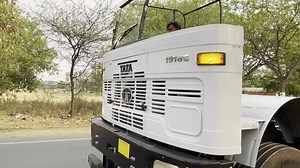 1.1M views · 25K reactions | TATA LPT COWL 1918 BS6 2021 FULL REVIEW IN HINDI WITH PRICES , MILEAGE , SPECIFICATIONS | Gill Truck Body builders | Facebook