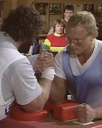 Jon Pall Sigmarsson rips Geoff Capes arm muscle and YOU CAN HEAR IT 🥴 | SBD World’s Strongest Man