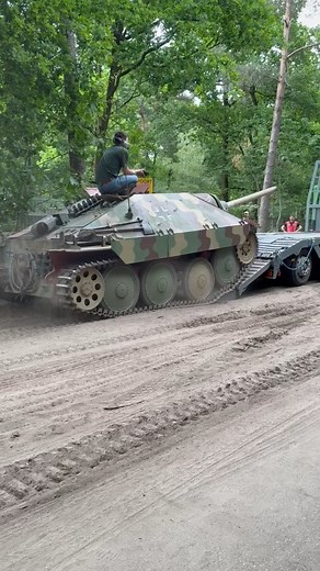 231 reactions | Jagdpanzer 38(t) HETZER  #ww2 #jagdpanzer #hetzer #tanks #tanks #tankdestroyer #germany #ww #jagdpanzer38t #militracks #asmr #satisfyingvideos #sounds #armour | Gomollymoo | Facebook