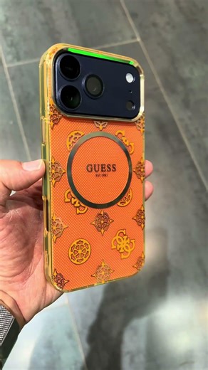 New Guess iPhone case collection: premium style + protection. #mmmimóvil #guess