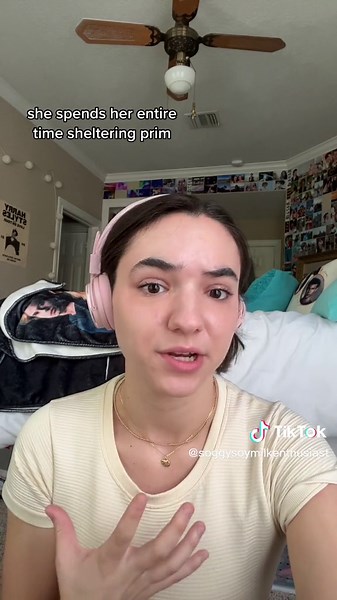 i find this ending really satisfying where it usually falls short in other series. Katniss being able to have kids, be able to be safe, be able to heal, be able to give her kids what she couldnt to prim is so crucial to her character arc. #thehungergames #hungergames #thg #catchingfire #mockingjay #peeta #peetamellark #katnisseverdeen #presidentsnow #katniss #aballadofsongbirdsandsnakes #lucygray #lucygraybaird #finnick #finnickodair #galeslander #gale #booktok #bookrecommendations #deepdive #bo