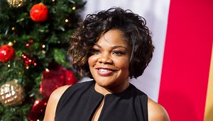 Mo’Nique Switches It Up On Us & Debuts A New Silver ‘Do