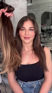 Have you ever tried mixing different shades of clip-in extensions to get the perfect match and blend? ✨ We love how @adamehair mixed two Bellami Hair shades to do just that. He installed both the Dark Brown/Dirty Blonde shade and the Dark Brown/Chestnut Brown shade to create this no-commitment dimensional balayage look. 😍🤎 What do you think? 🙋‍♀️ Bellami Hair products used: 🤎 20” 180G Silk Seam clip-in extensions, shade Dark Brown/Dirty Blonde (2/18) 🤎 20” 180G Silk Seam clip-in extensions,
