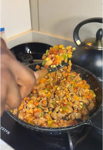 Explore ASMR Cooking with Crunchy Rice Sounds