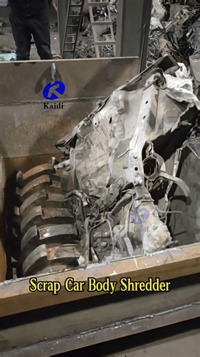 Double Shaft Shredder in Action – Shredding Scrap Car Bodies Fast