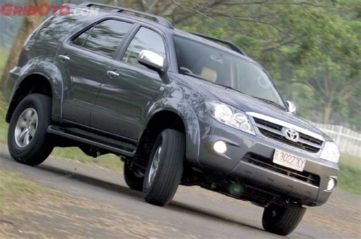 Tampangnya Masih Gagah, Segini Harga Mobil Bekas Toyota Fortuner 2005 - Gridoto