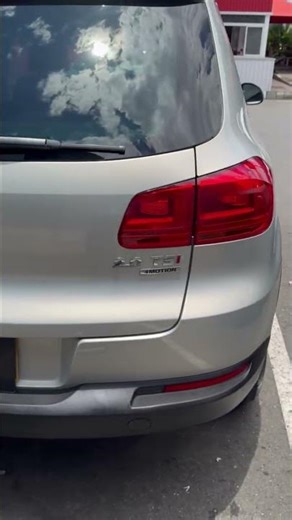 Volkswagen Tiguan - 2012