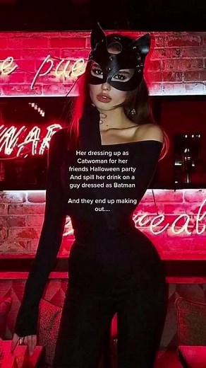 #romance #book #catwoman #batman #halloweenparty #halloweencostume #costume #party #costumeparty #books #reading #reader #writer #drama #booktok #viral #featured #spicy #streamy #kiss