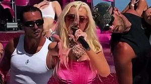 Christina Aguilera flashes very slim figure in pink bodysuit after weight loss