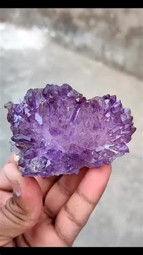 Tristian Woakes on Instagram: "Karur Amethyst Sceptre flower specimen Size Length 7.5 cm Height 5.5 cm Weight 150 #amethyst#karuramethyst #amethystcrystal"