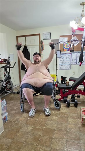 😂🇺🇸 Army at 42?! Teddy Tries to Enlist by Working Out LIVE 💪🪖